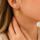 Brinco Encanto Dourado™ — Elegância Delicada que Ilumina Seu Look