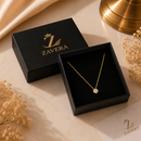 Colar Ponto de Luz Dourado™ — Brilho Delicado que Encanta em Cada Olhar
