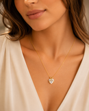 Colar Coração Crystal Dourado™ — Elegância que Encanta em Cada Detalhe