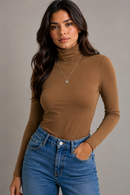 Blusa Gola Alta Essence™ — Sofisticação que Envolve Você