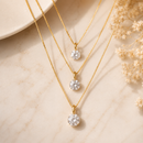 Colar Triplo Zavera com Pedra Brilhante – Elegância em Camadas