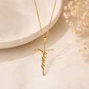 Colar Cruz Jesus™ Dourado – Fé, Elegância e Brilho em Uma Peça Única